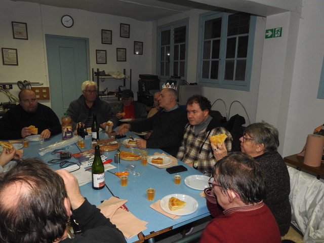 Ambiance conviviale lors d&rsquo;une rencontre du Radio Club